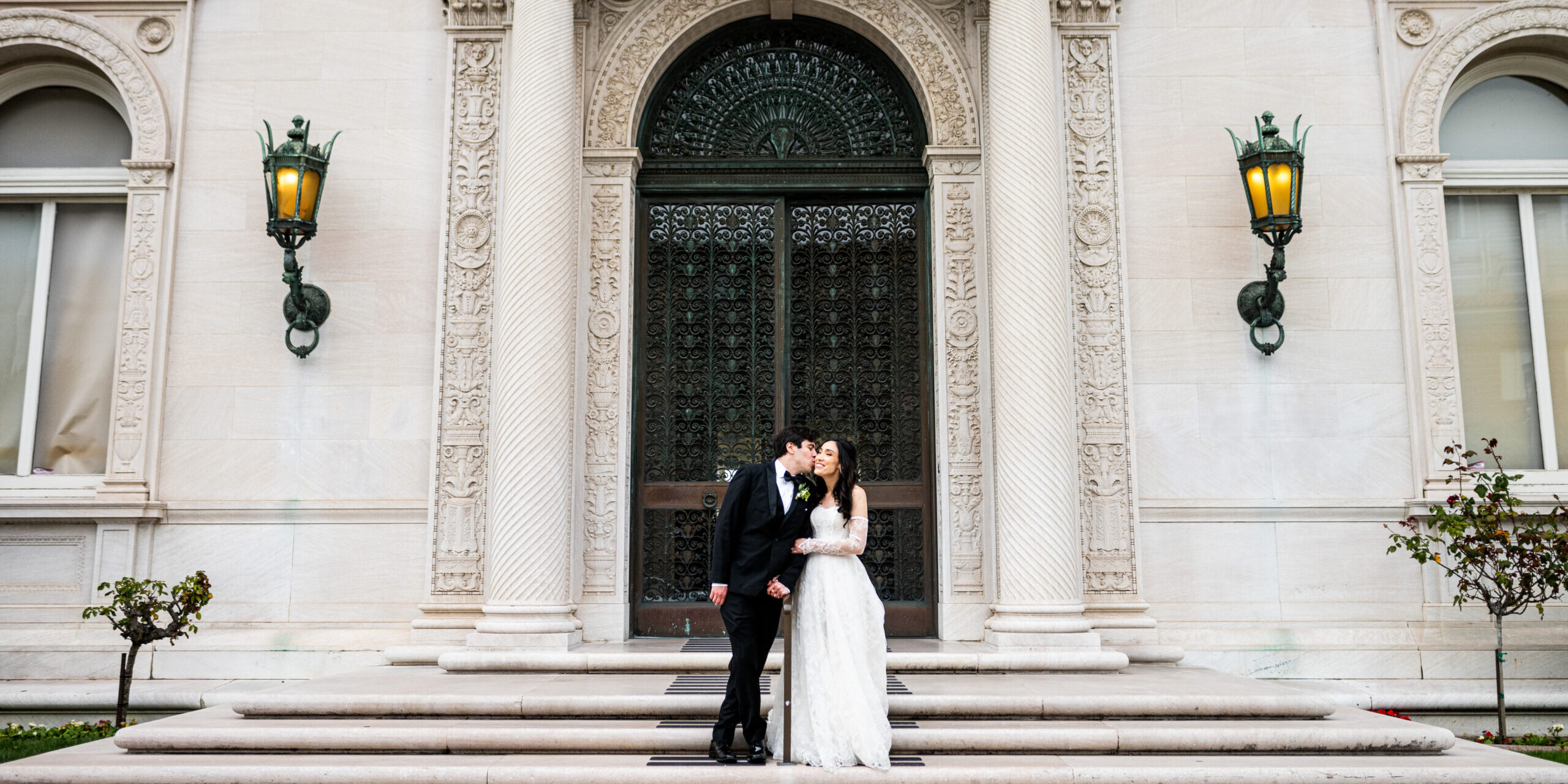 Photo of a couple in front of James Leary Flood Mansion at a San Francisco wedding